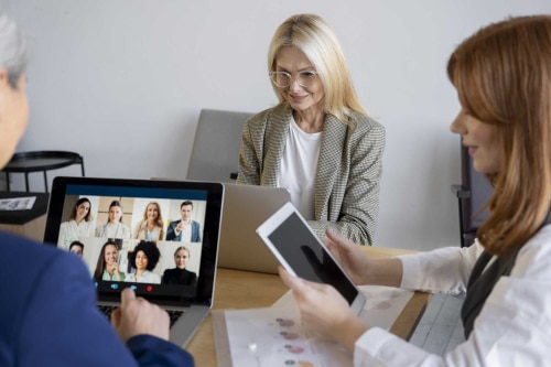 Streamlining HR Workflows with AI Chatbots and Digital Assistants